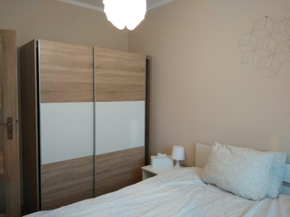 ゴジュフ・ヴィエルコポルスキApartament Edelmanaアパートメント エクステリア 写真